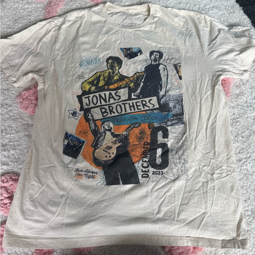 Jonas Brothers Concert Graphic Tee - Cream